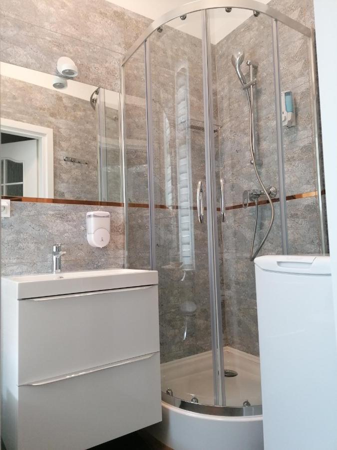 Hostel Tulip - Pokoj 5 Ze Wspolna Lazienka I Kuchnia Szczecin Kültér fotó