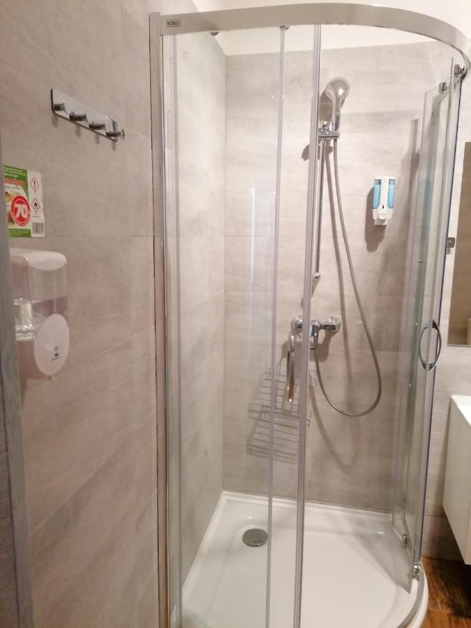 Hostel Tulip - Pokoj 5 Ze Wspolna Lazienka I Kuchnia Szczecin Kültér fotó