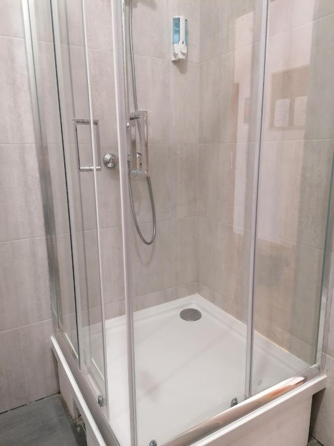 Hostel Tulip - Pokoj 5 Ze Wspolna Lazienka I Kuchnia Szczecin Kültér fotó